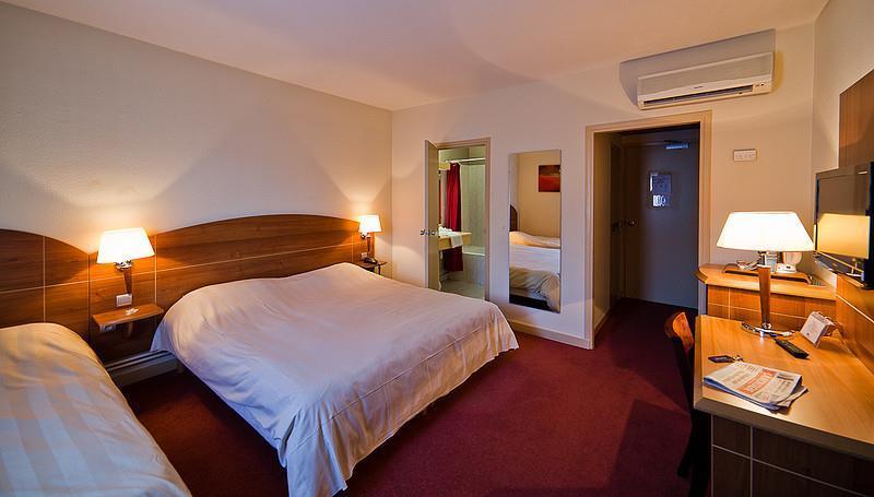 Kyriad Hotel Clermont Ferrand Centre Exterior photo